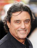 Ian McShane dans le rle du pirate Barbe Noire