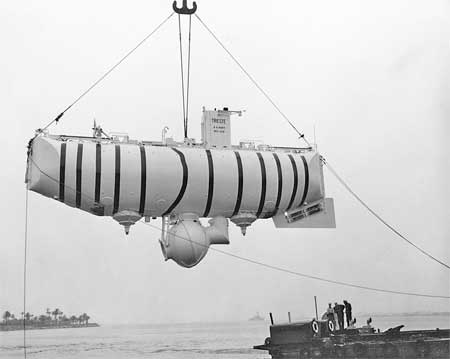 Le bathyscaphe Trieste de Piccard et Walsh par  aller dans la fosse des Mariannes