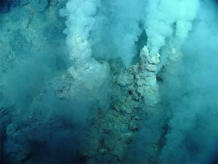 Mont hydrothermal dans les fosses des océans